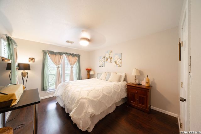 759 FALLING LEAVES DR, Adkins, TX 78101