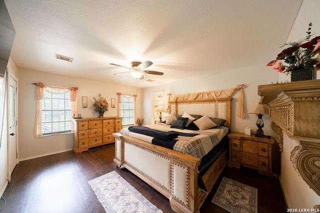 759 FALLING LEAVES DR, Adkins, TX 78101