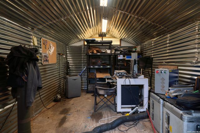 759 FALLING LEAVES DR, Adkins, TX 78101