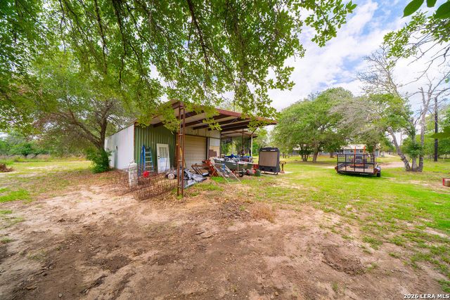 759 FALLING LEAVES DR, Adkins, TX 78101