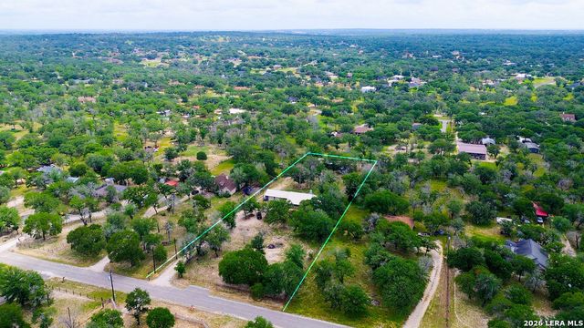 759 FALLING LEAVES DR, Adkins, TX 78101