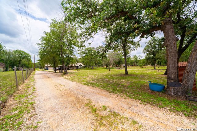 759 FALLING LEAVES DR, Adkins, TX 78101