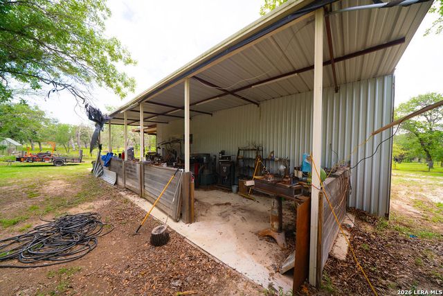 759 FALLING LEAVES DR, Adkins, TX 78101
