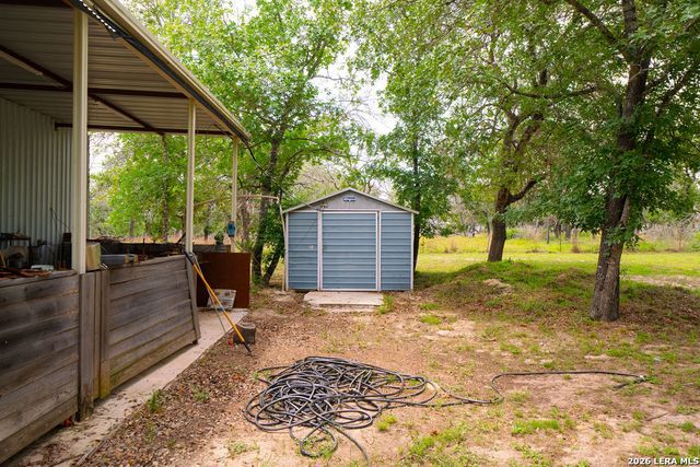 759 FALLING LEAVES DR, Adkins, TX 78101