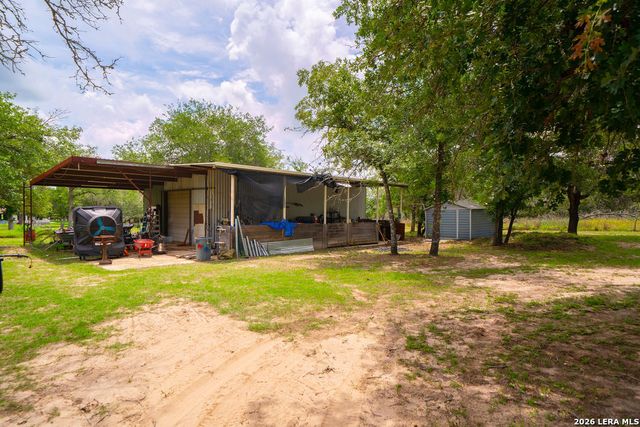 759 FALLING LEAVES DR, Adkins, TX 78101