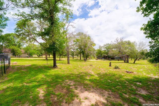 759 FALLING LEAVES DR, Adkins, TX 78101
