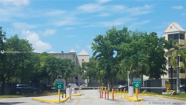 8245 Lake Dr 304, Doral, FL 33166