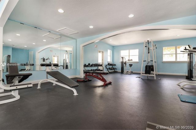 8245 Lake Dr 304, Doral, FL 33166