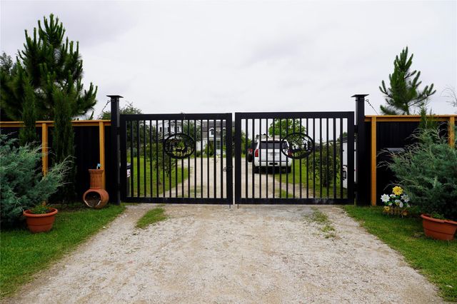 702 Road 5100, Cleveland, TX 77327