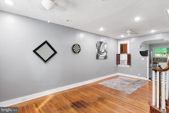 817 WINTON STREET, Philadelphia, PA 19148