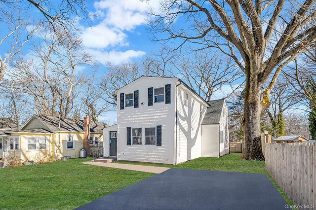 27 Atlantic Drive, Sound Beach, NY 11789