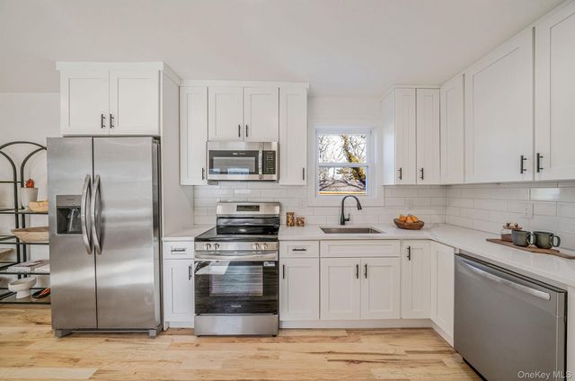 27 Atlantic Drive, Sound Beach, NY 11789