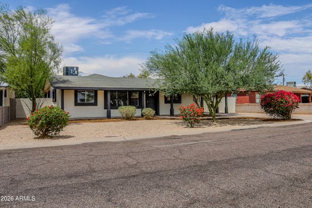2936 W HIGHLAND Avenue, Phoenix, AZ 85017