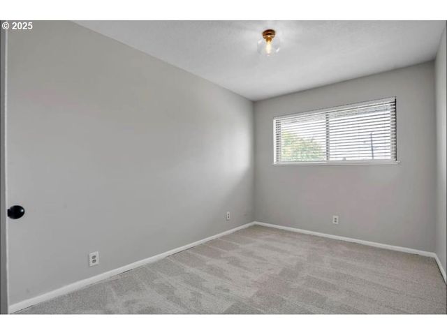 8325 Sw TERWILLIGER Blvd, Portland, OR 97219