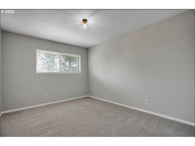 8325 Sw TERWILLIGER Blvd, Portland, OR 97219