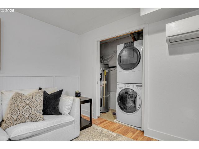 8325 Sw TERWILLIGER Blvd, Portland, OR 97219