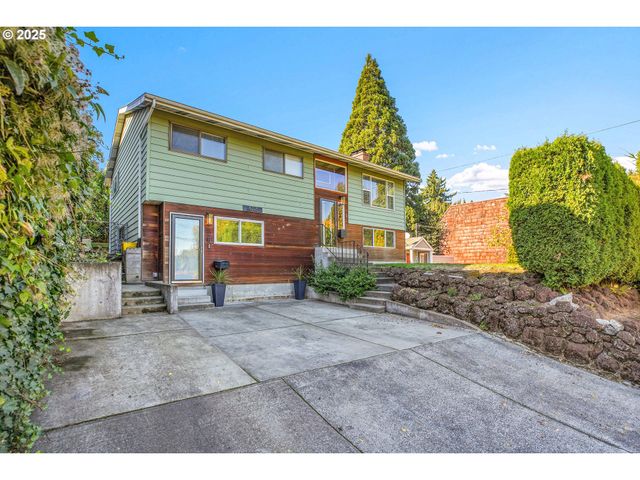 8325 Sw TERWILLIGER Blvd, Portland, OR 97219