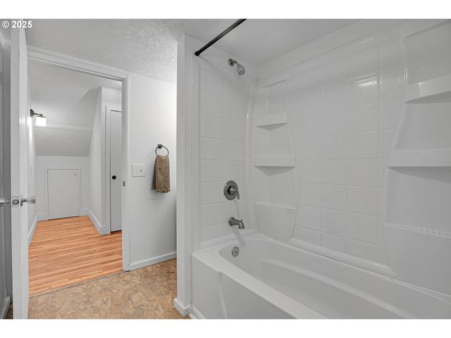 8325 Sw TERWILLIGER Blvd, Portland, OR 97219