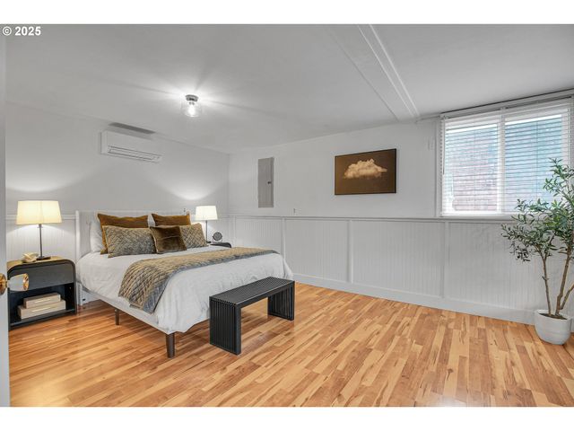 8325 Sw TERWILLIGER Blvd, Portland, OR 97219