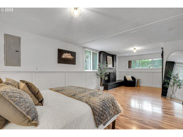 8325 Sw TERWILLIGER Blvd, Portland, OR 97219