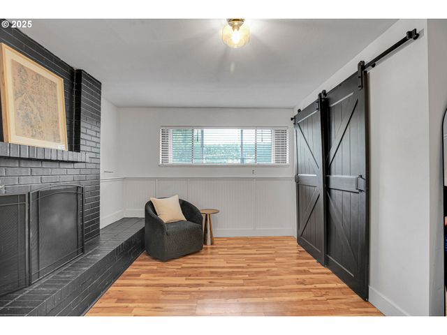 8325 Sw TERWILLIGER Blvd, Portland, OR 97219