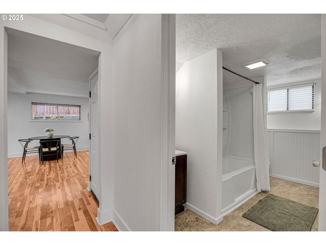 8325 Sw TERWILLIGER Blvd, Portland, OR 97219