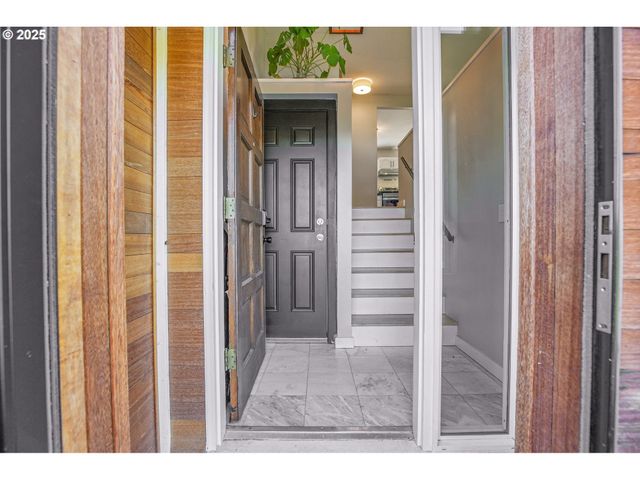 8325 Sw TERWILLIGER Blvd, Portland, OR 97219