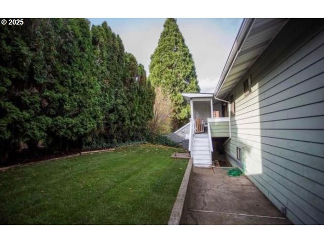 8325 Sw TERWILLIGER Blvd, Portland, OR 97219