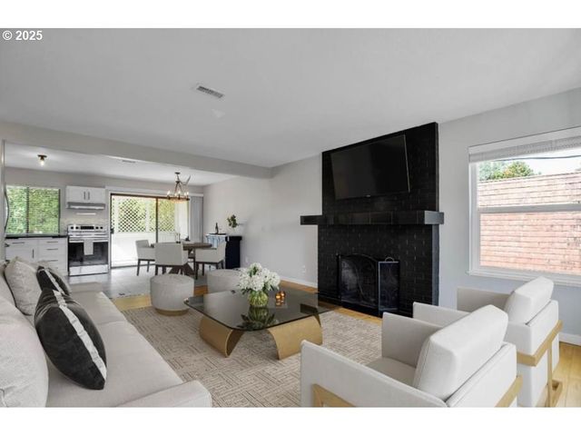 8325 Sw TERWILLIGER Blvd, Portland, OR 97219