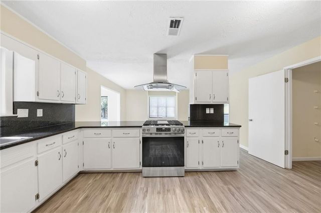5006 Stoney Point Circle, Stone Mountain, GA 30088