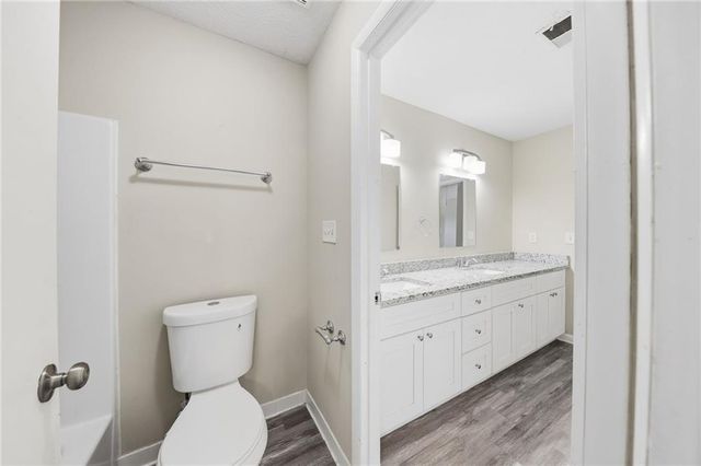 5006 Stoney Point Circle, Stone Mountain, GA 30088
