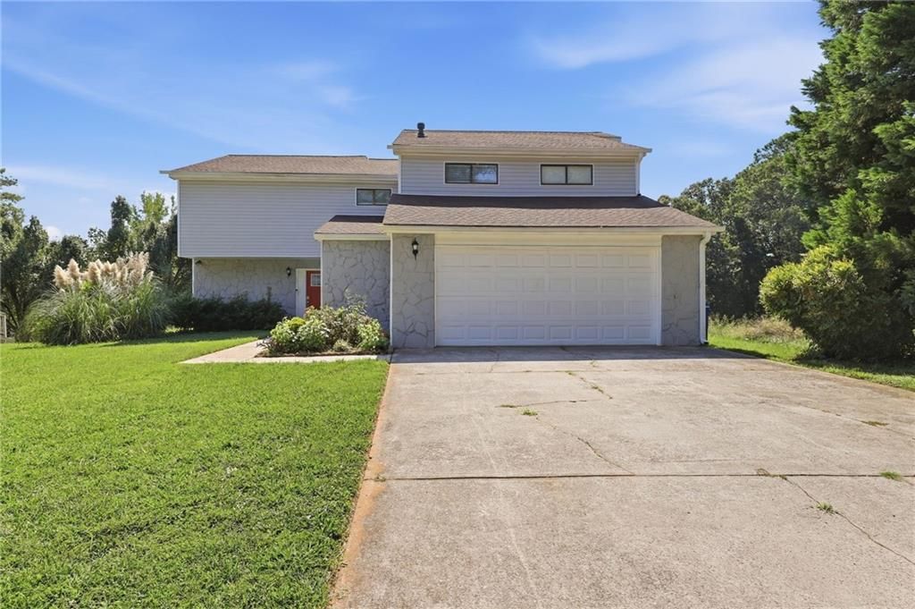 5006 Stoney Point Circle, Stone Mountain, GA 30088