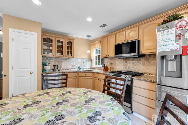 48 Plantation Road, Whitehouse Station, NJ 08889