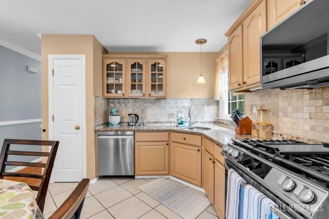 48 Plantation Road, Whitehouse Station, NJ 08889