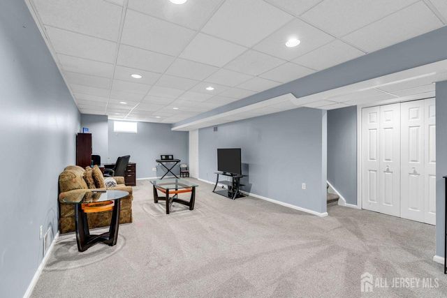 48 Plantation Road, Whitehouse Station, NJ 08889