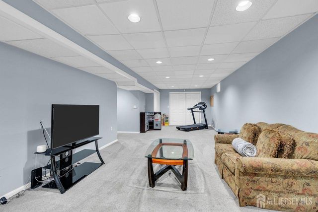48 Plantation Road, Whitehouse Station, NJ 08889