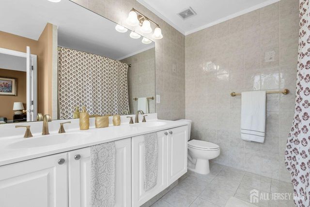 48 Plantation Road, Whitehouse Station, NJ 08889