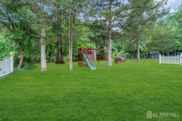 48 Plantation Road, Whitehouse Station, NJ 08889