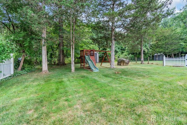 48 Plantation Road, Whitehouse Station, NJ 08889