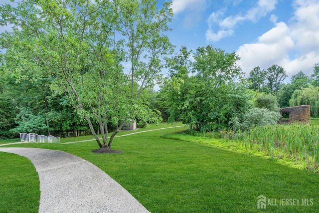 48 Plantation Road, Whitehouse Station, NJ 08889