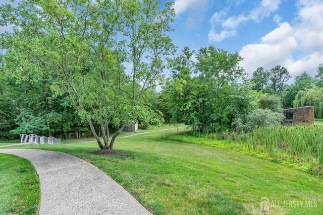 48 Plantation Road, Whitehouse Station, NJ 08889