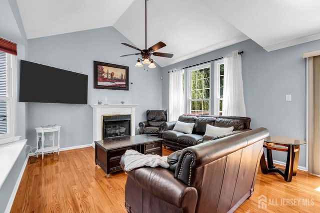 48 Plantation Road, Whitehouse Station, NJ 08889