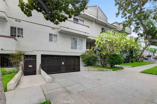 305 E Valencia J, Burbank, CA 91502