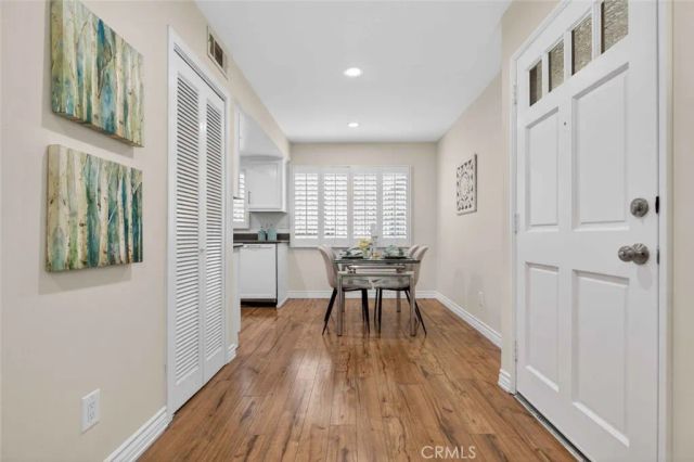 305 E Valencia J, Burbank, CA 91502