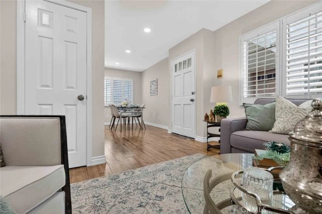 305 E Valencia J, Burbank, CA 91502