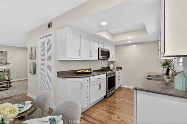 305 E Valencia J, Burbank, CA 91502