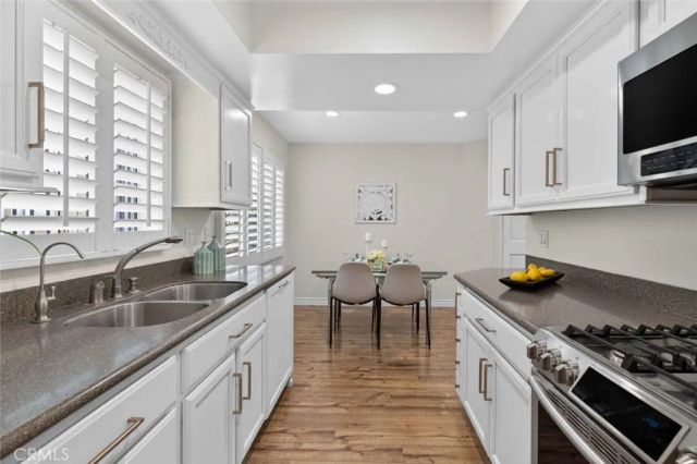 305 E Valencia J, Burbank, CA 91502