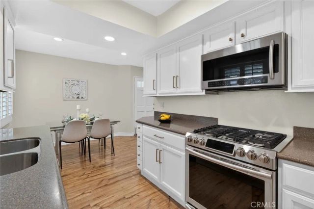 305 E Valencia J, Burbank, CA 91502