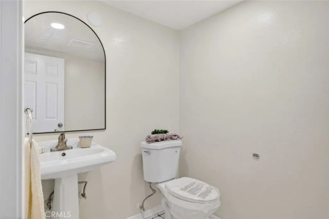 305 E Valencia J, Burbank, CA 91502