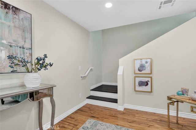 305 E Valencia J, Burbank, CA 91502